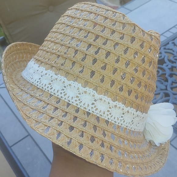 NWOT ladies gorgeous straw hat! - Picture 2 of 3
